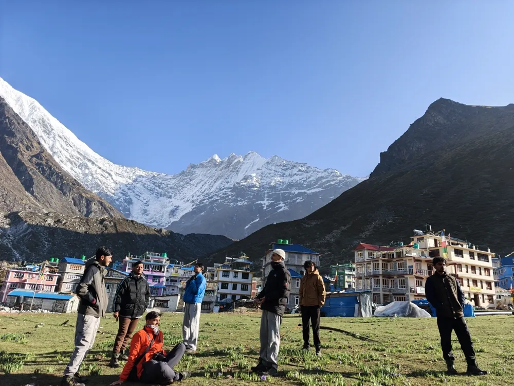 morning mist, full crew - langtang